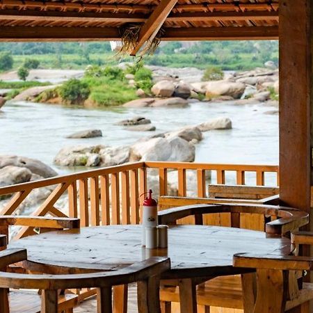Leo Woods Hampi River View Hotell Exteriör bild