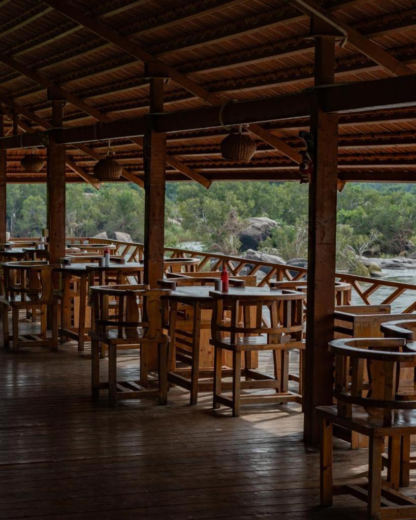Leo Woods Hampi River View Hotell Exteriör bild
