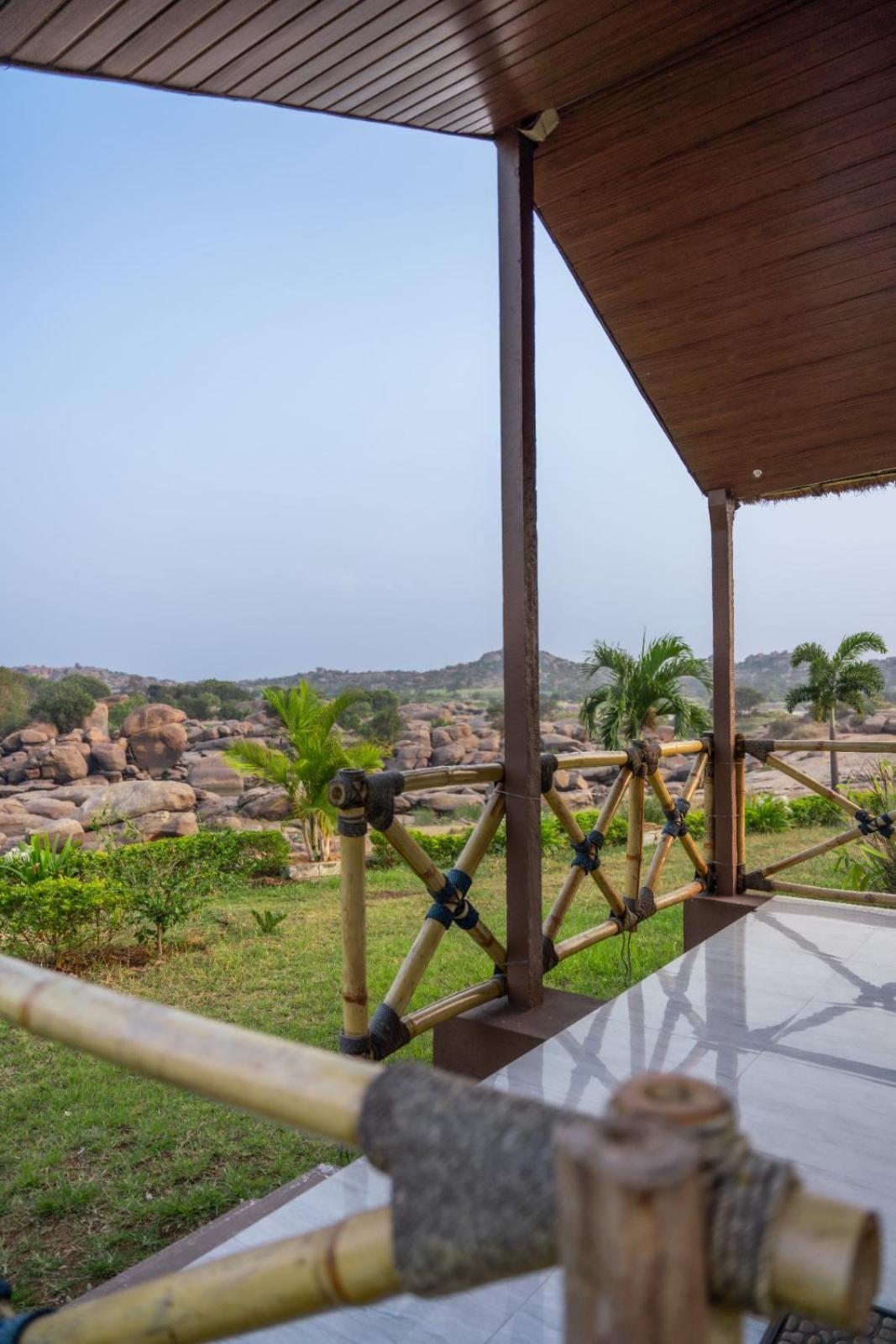 Leo Woods Hampi River View Hotell Exteriör bild