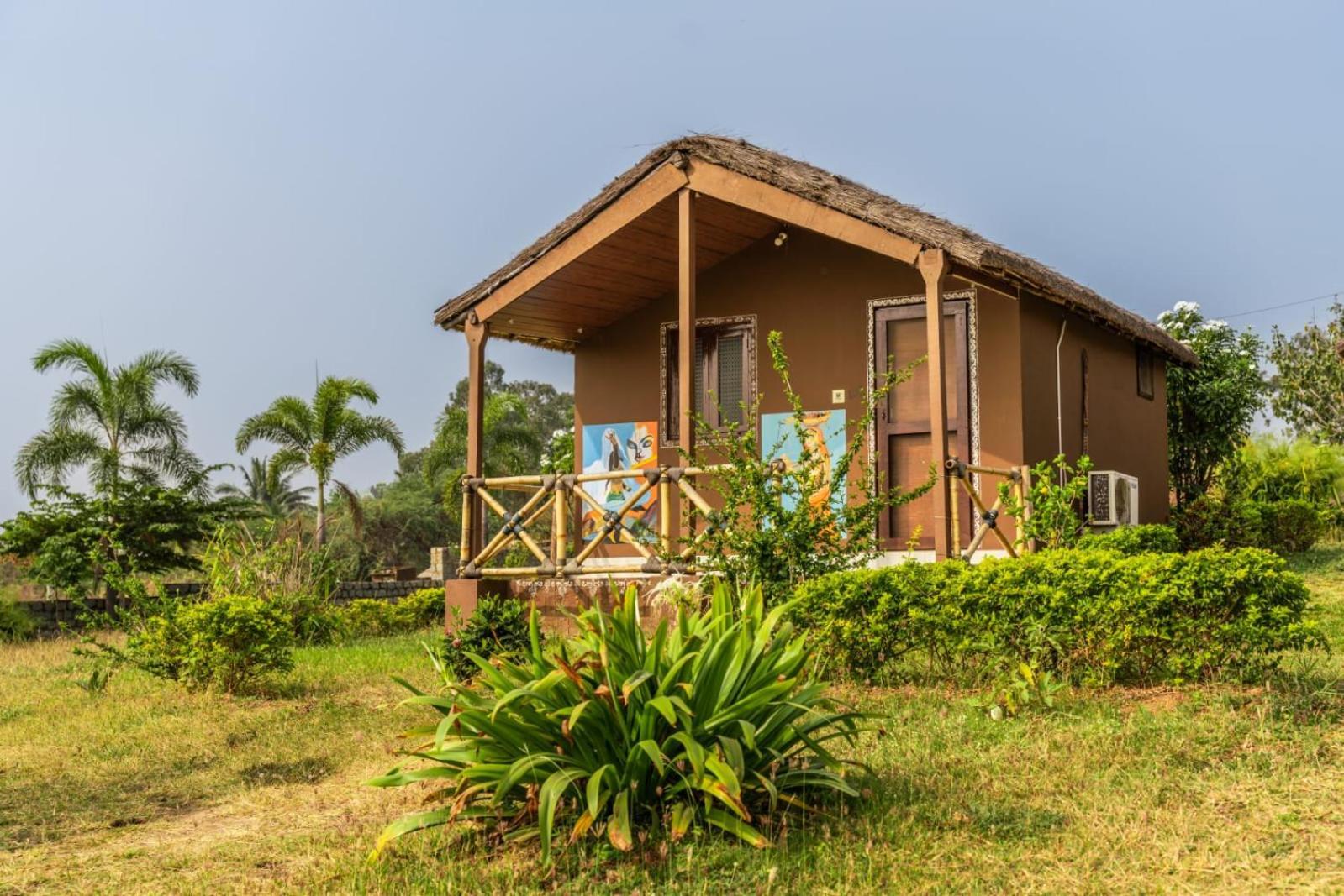 Leo Woods Hampi River View Hotell Exteriör bild