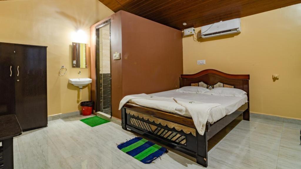 Leo Woods Hampi River View Hotell Exteriör bild