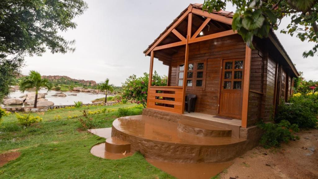 Leo Woods Hampi River View Hotell Exteriör bild