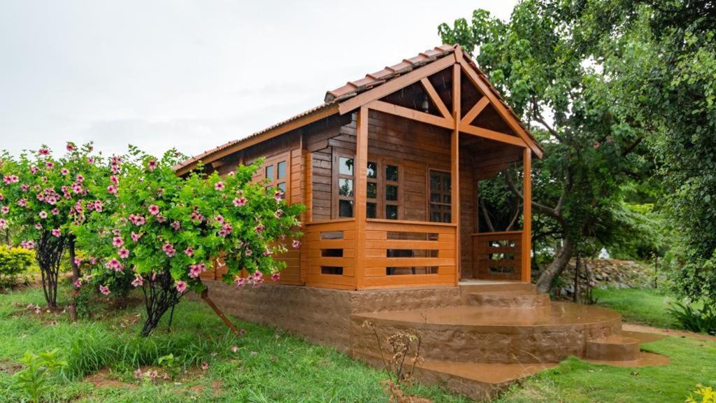 Leo Woods Hampi River View Hotell Exteriör bild